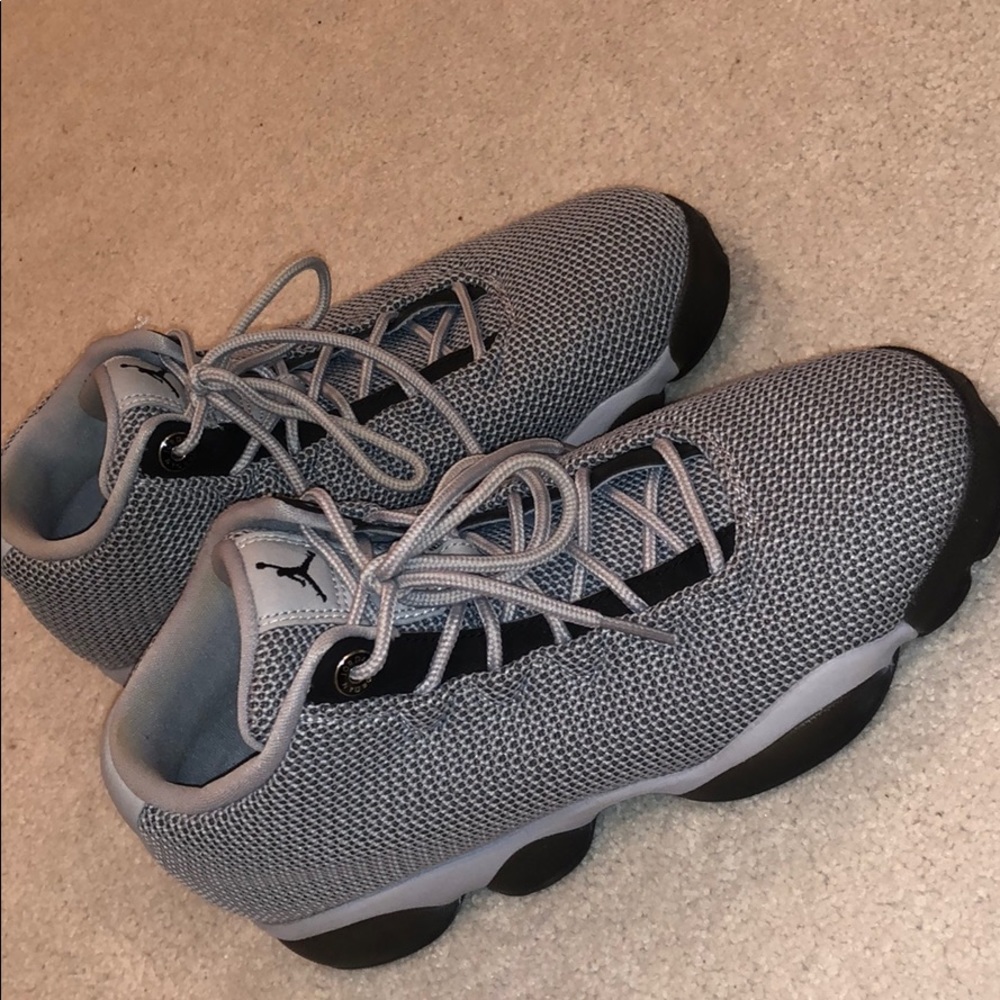 jordan’s horizons dark gray US size 5.5Y